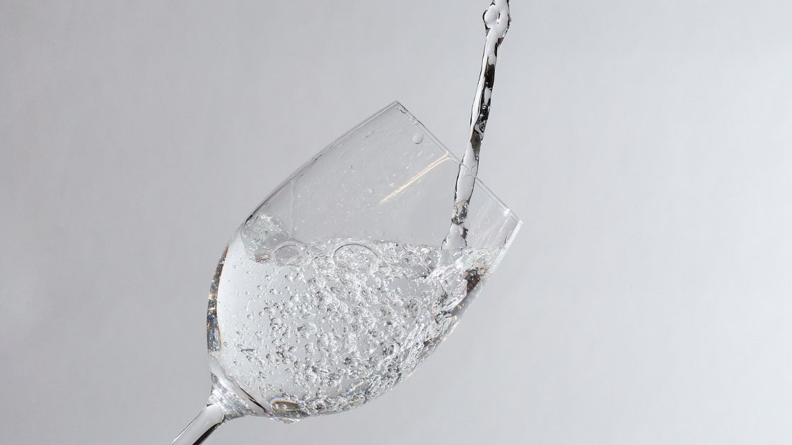 Why Do People Like Sparkling Water? [Benefits & Disadvantages]