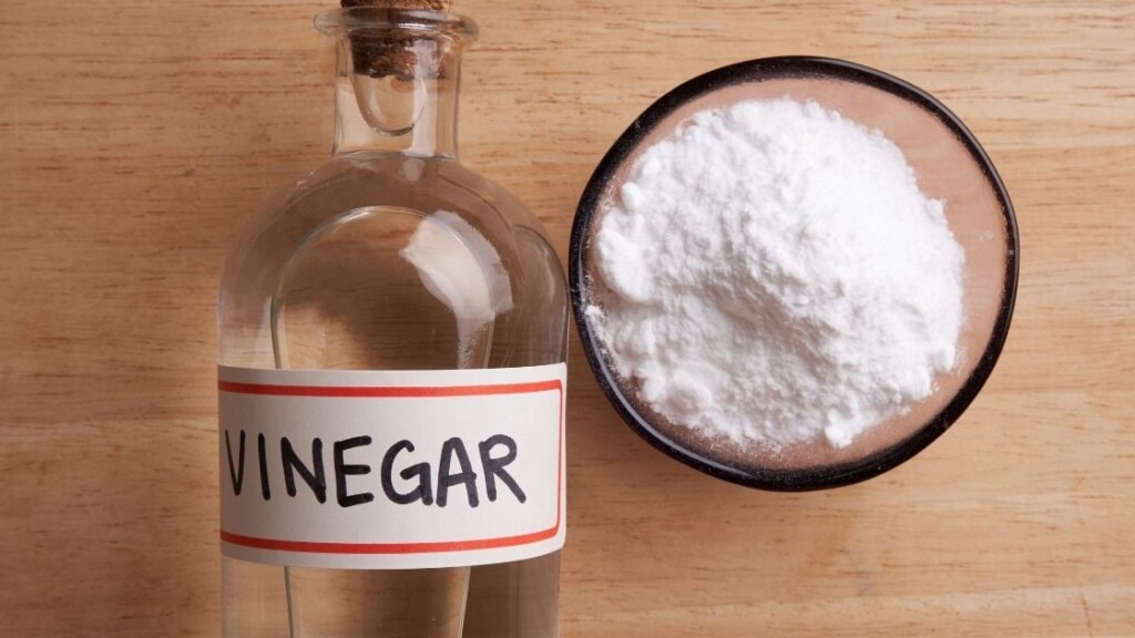 Does Vinegar and Baking Soda Remove Old Coffee Stains from Carpet