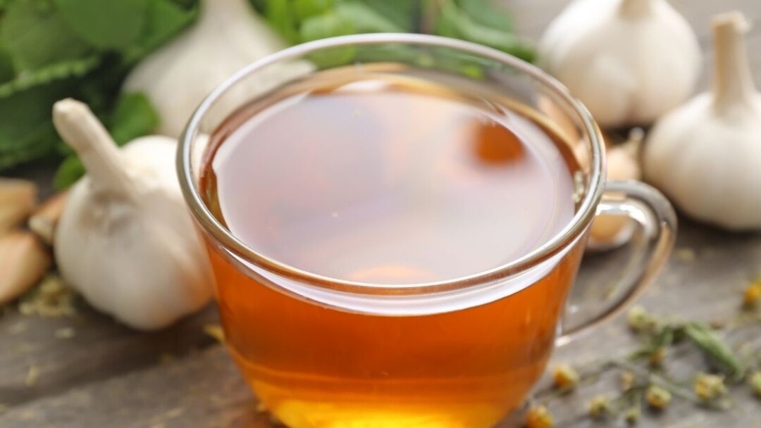 How To Make Garlic Tea? (8 TOP Health Benefits Listed)